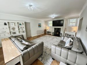 Lounge- click for photo gallery